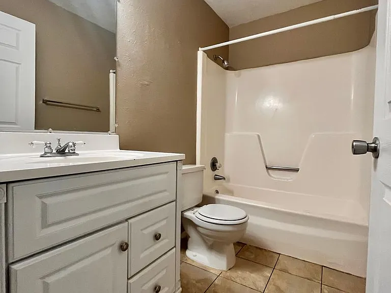 8101 Marble Ave NE — Photo 16