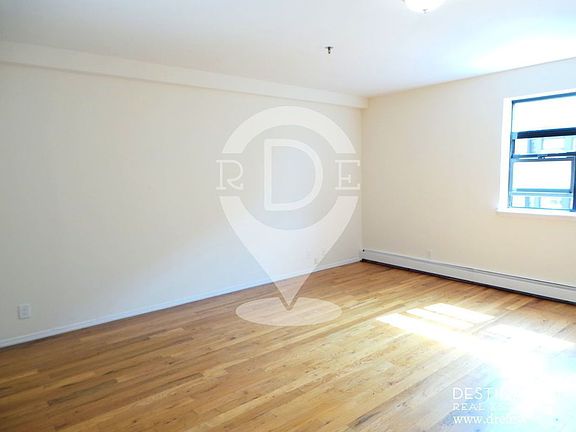 4th image of 318 Warren St APT B18