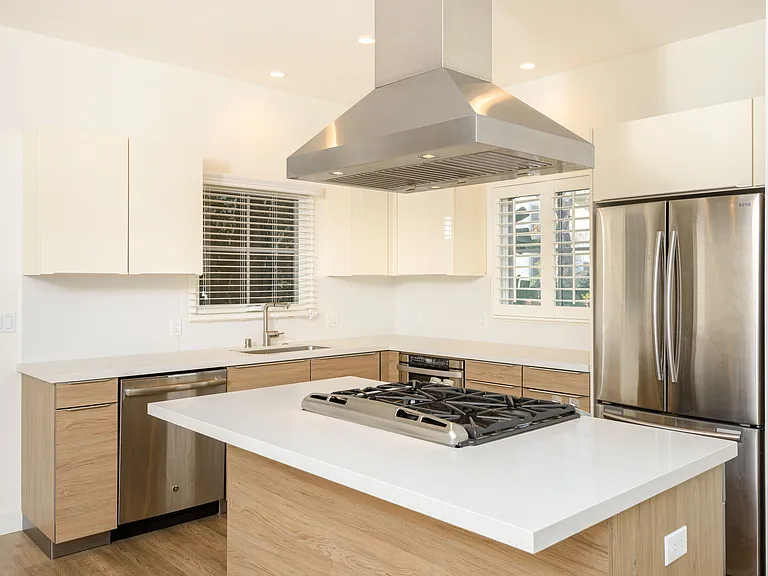 128 S Canon Dr — Photo 21