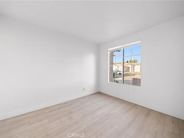 6766 Royal Crest Ct — Photo 26