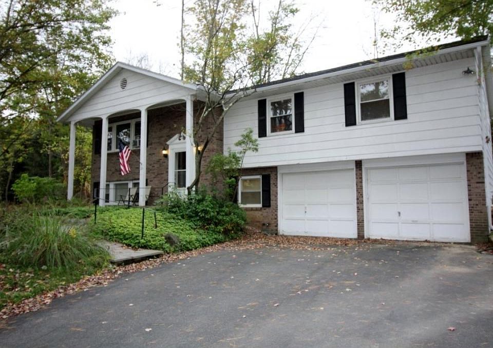 1st image of 23 Vankuren Dr