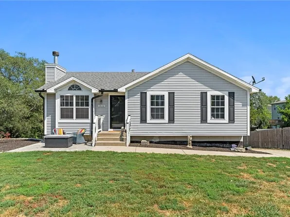 1432 NW Foxboro Rd, Blue Springs, MO 64015