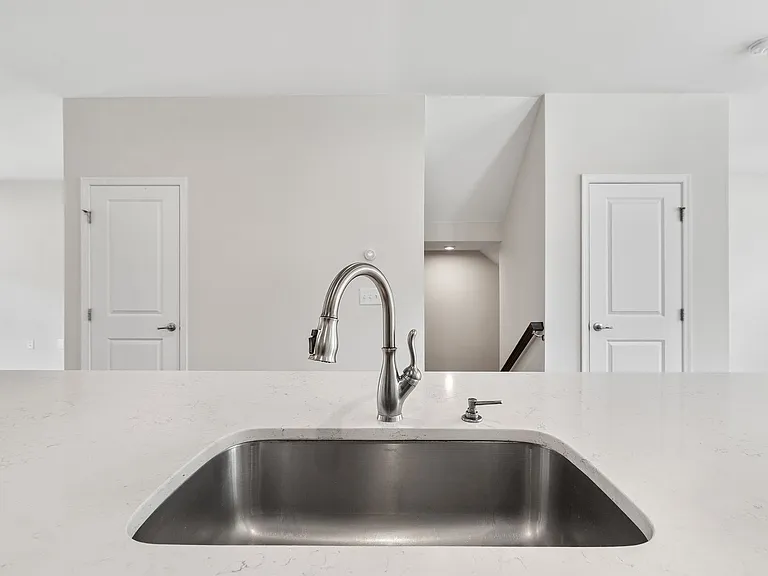 214 Tamworth Crk — Photo 13