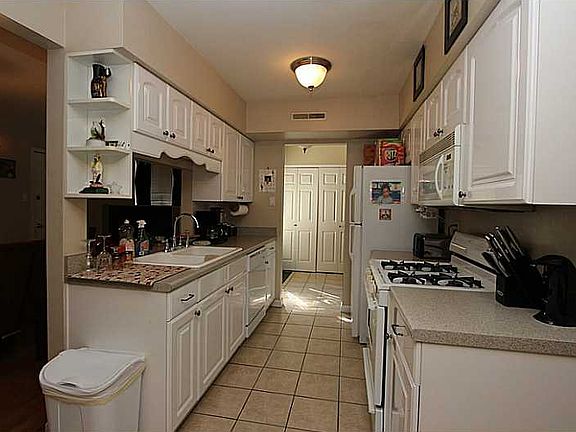 4th image of 880 Matador Dr