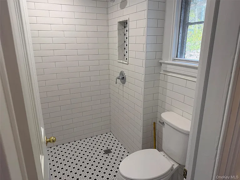 805 Main St — Photo 23