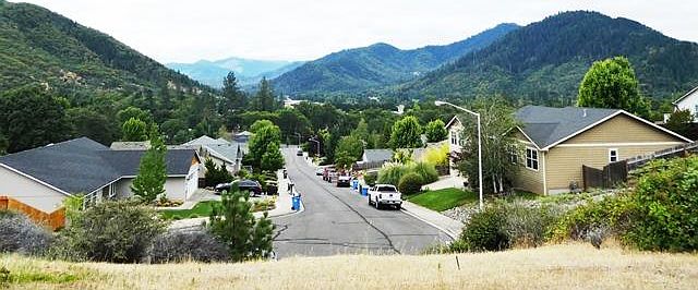 1st image of 513 Cypress Ave