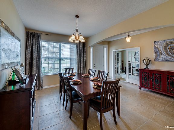 Big Windows! Natural Light!