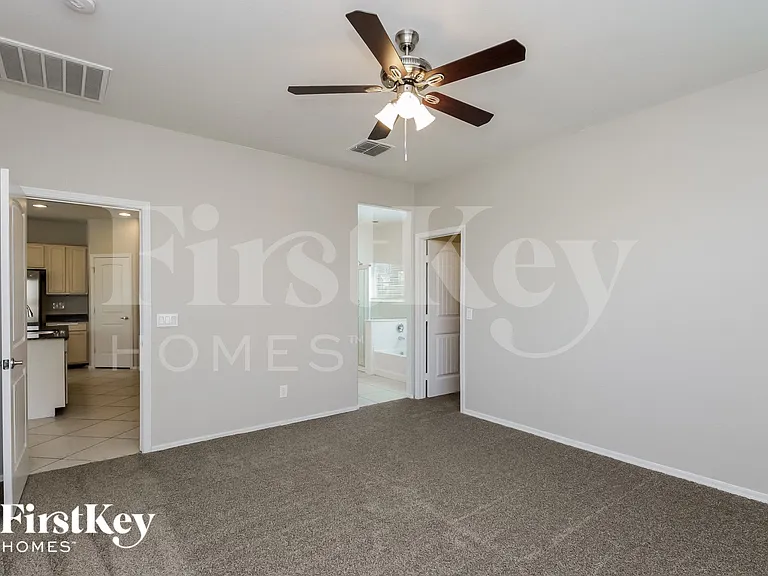 9324 W Jones Ave — Photo 8
