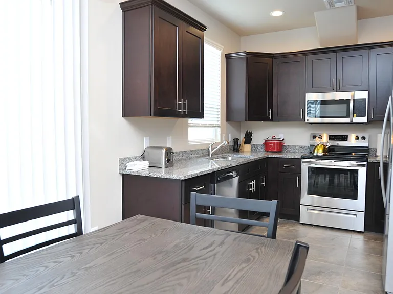 1218 E Blacklidge Dr — Photo 23