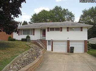 465 Beech Row Dr, Barberton, OH 44203