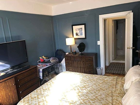 3rd image of 250 Hawthorne St APT 1G