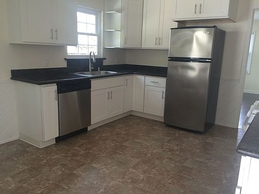 2nd image of 729 Illinois Ave