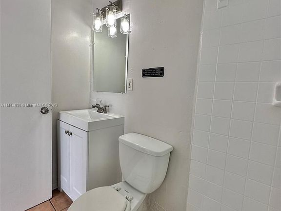 4th image of 12906 NE 6th Ave APT 1