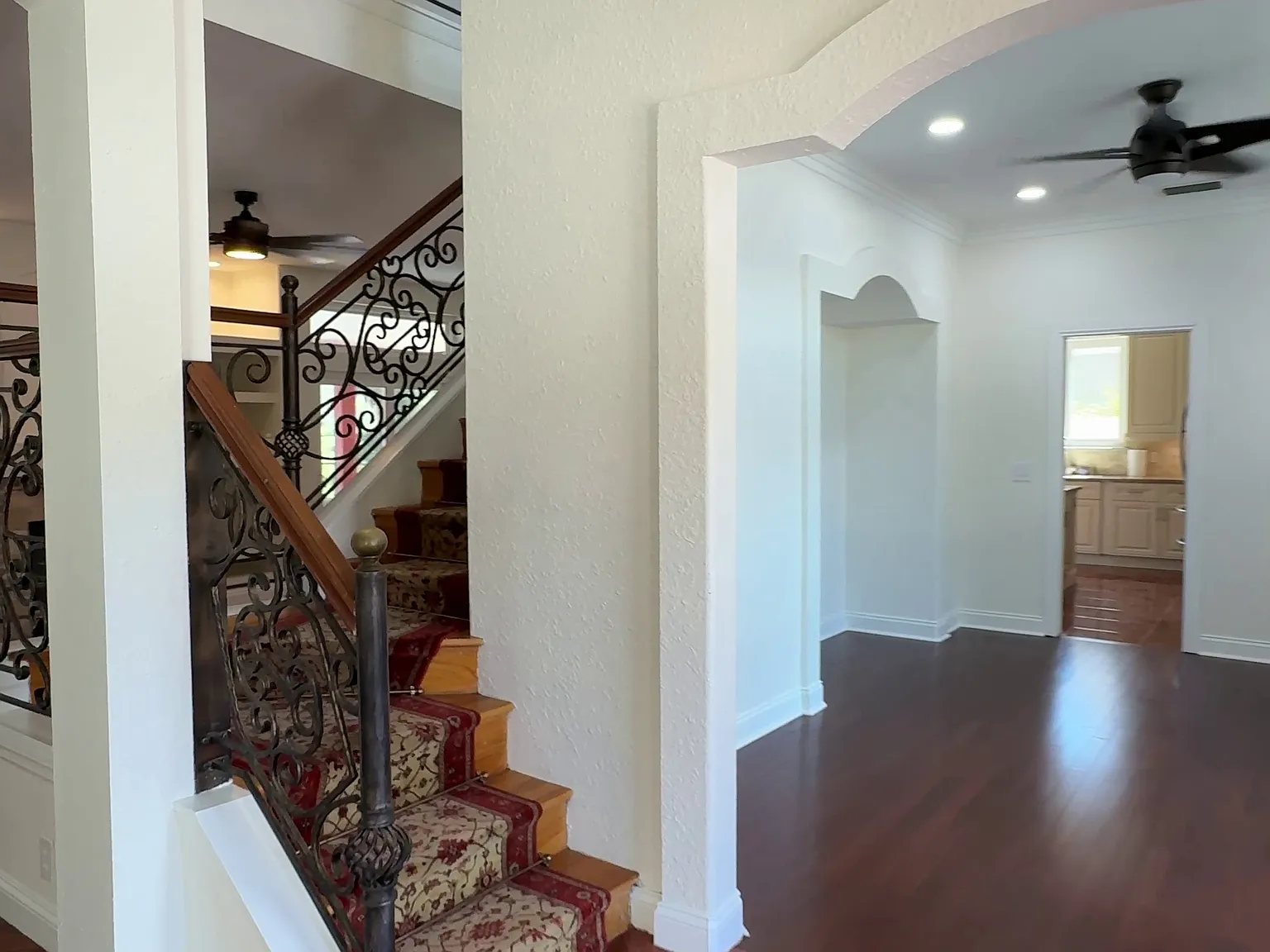 5 bed, 3912 sqft, $4,950 — Photo 4
