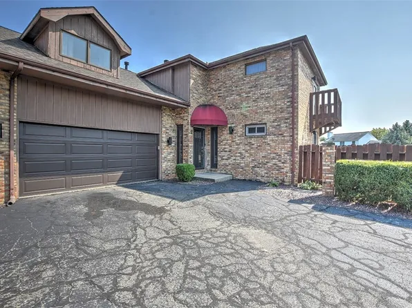 5 Tyne Ct APT 2, Bloomington, IL 61704