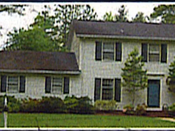 210 Kirkwood Rd, Fayetteville, NC 28303