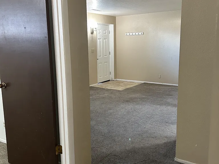 84 E 9230 S — Photo 17