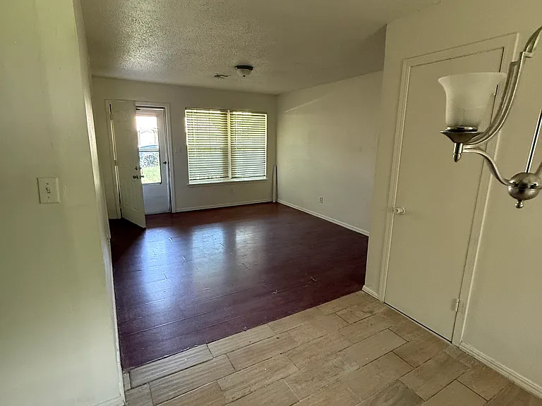 1406 Huron St — Photo 7
