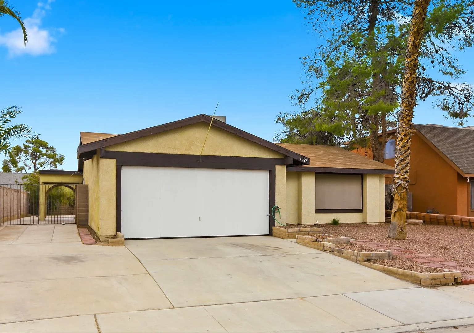 4 Bedroom POOL Home with RV Parking! — Photo 3
