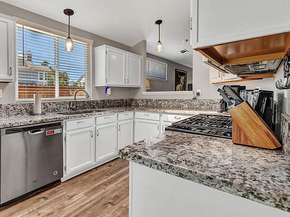 4th image of 420 Oak Valley Drive