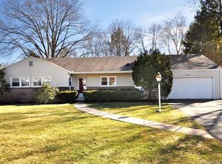 44 Huntington Dr, West Hartford, CT 06117