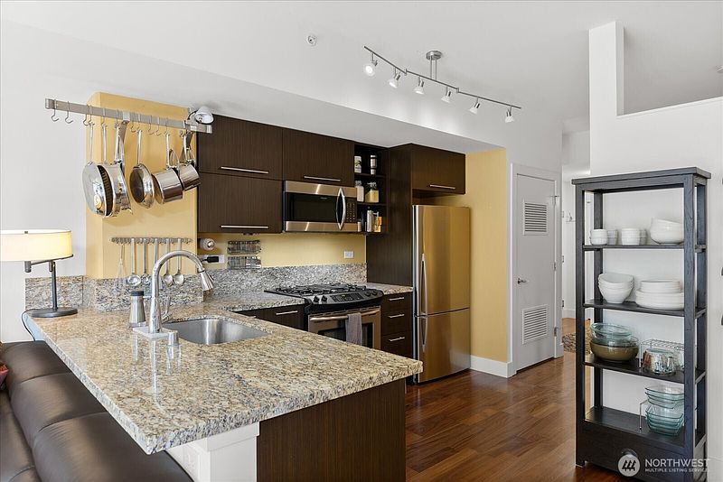3rd image of 2911 2nd Avenue #517