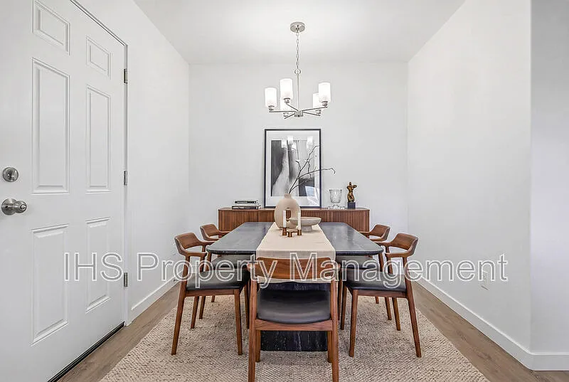 3 bed, 2.0 bath, 1174 sqft, $1,695 — Photo 4