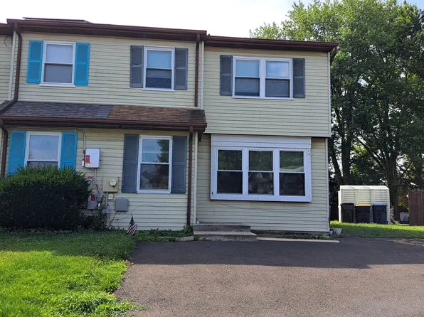 116 Horseshoe Ln, Horsham, PA 19044