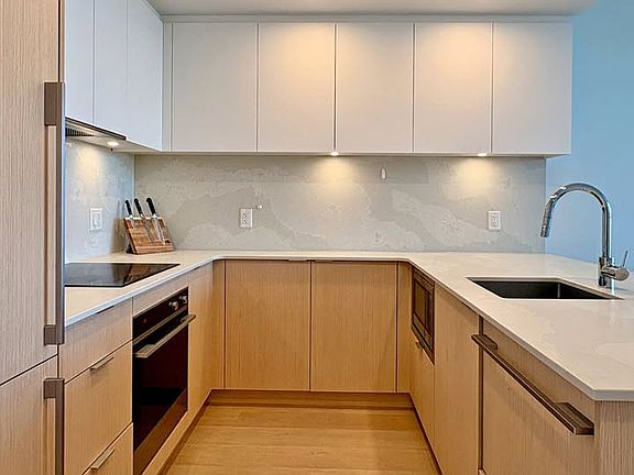 4th image of 1100 Yates St #1007
