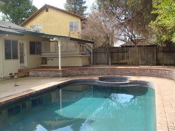 2nd image of 1721 Oakview Dr