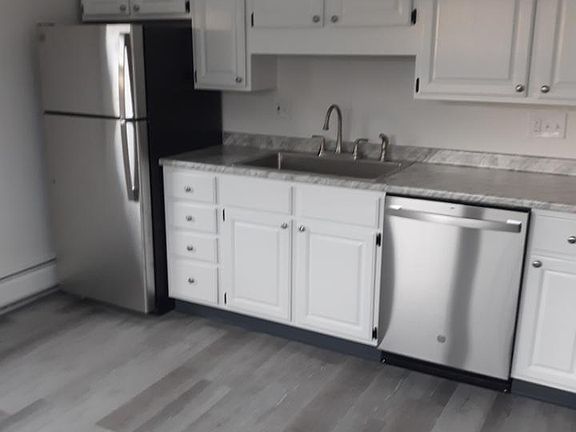 All new kitchen appliances and flooring