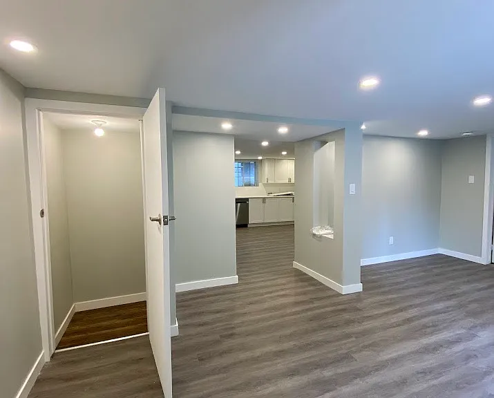 203 Elmwood Ave E — Photo 5