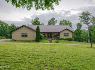 325 Burns Ridge Pvt Ln, Oneida, TN 37841