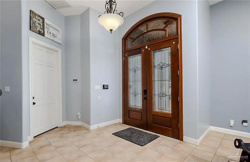 4 bed, 3.0 bath, 2722 sqft, $3,250 — Photo 3