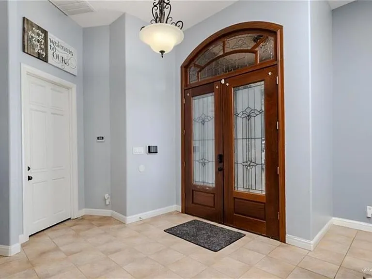2513 Kings Dr — Photo 3