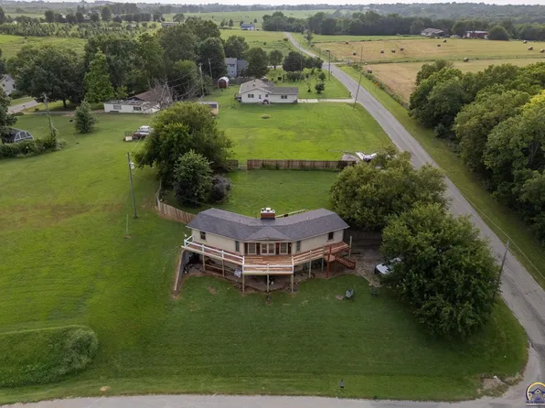7685 Comanche Rd, Meriden, KS 66512