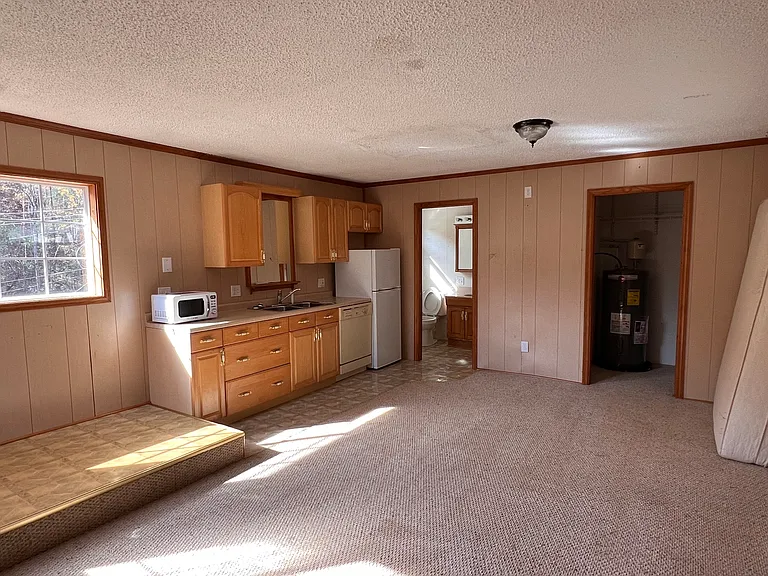 1828 Memorial Hwy — Photo 23