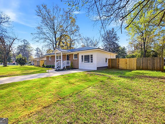 2nd image of 1703 Sewell Cir