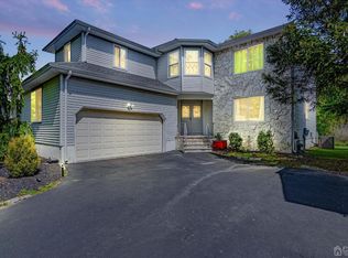 9 Pemberton Dr, Matawan, NJ 07747