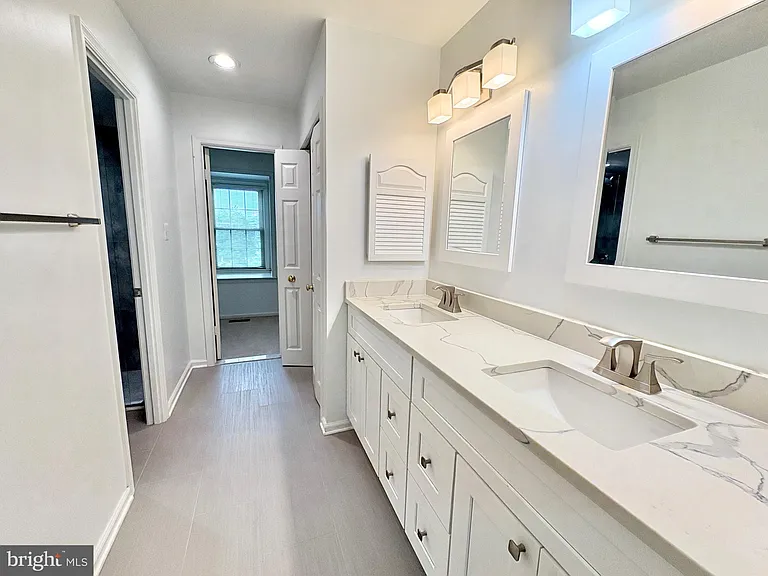 5111 Heritage Ln — Photo 32