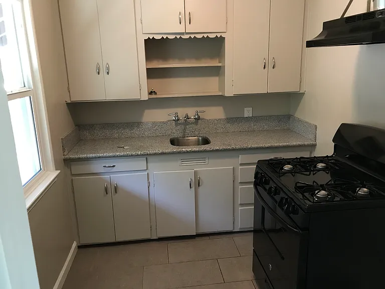 907 N Van Ness Ave #205 — Photo 5