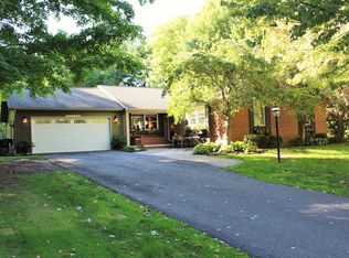 24 Swallow Ln, Orchard Park, NY 14127