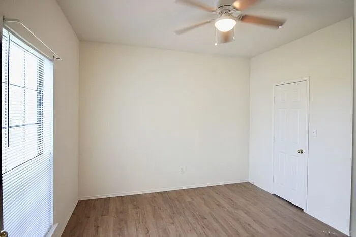 114 Collett Ct — Photo 10