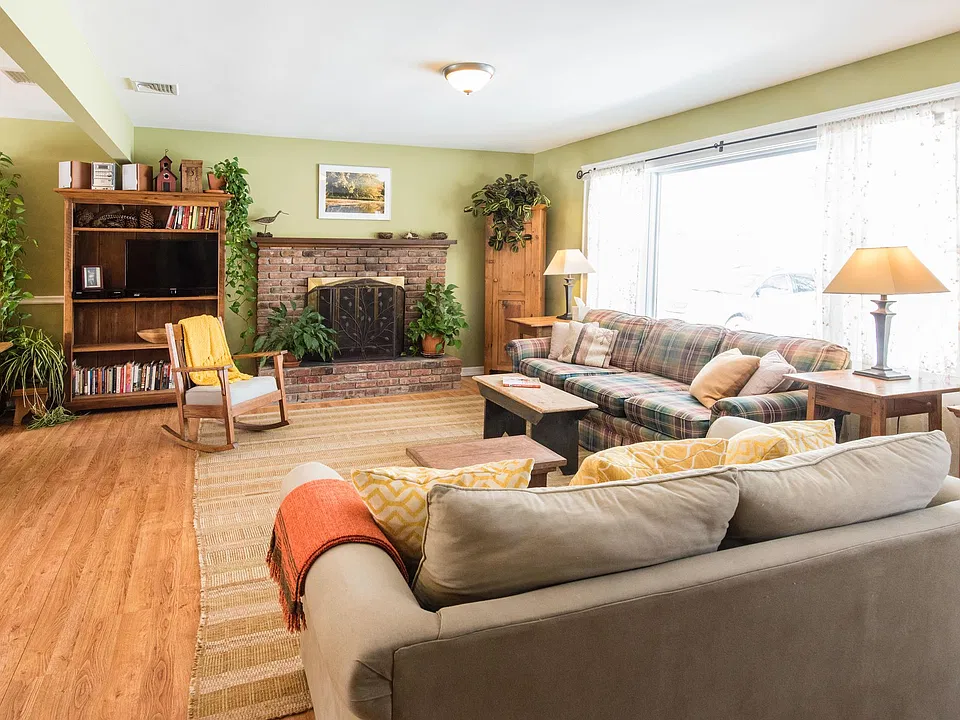 16 Beechwood Dr