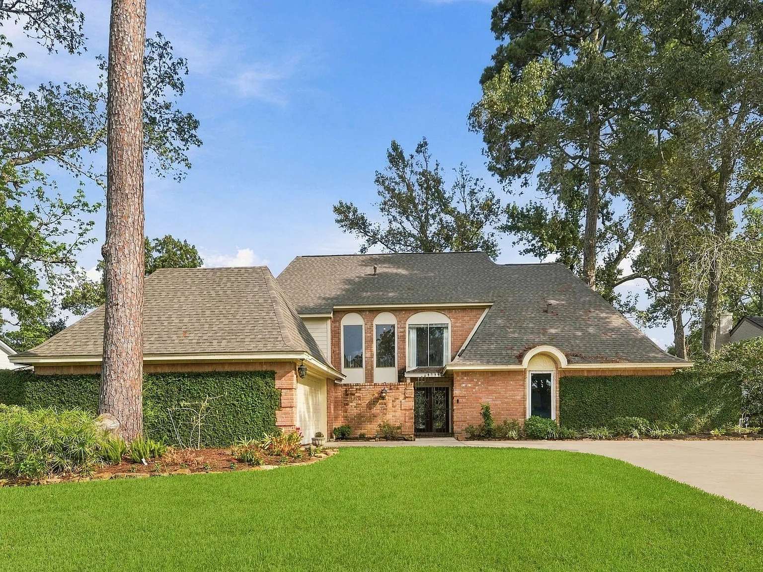 4 bed, 3.5 bath, 3575 sqft, $4,500 — Photo 1