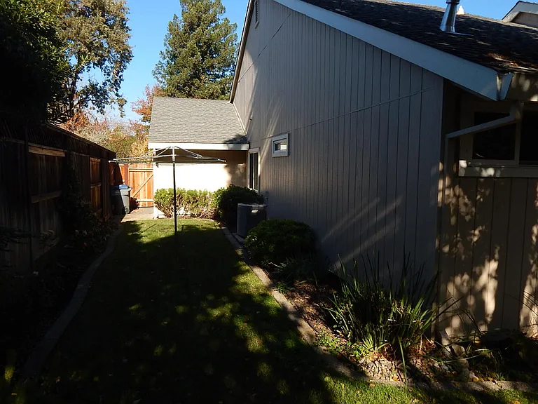 1209 Evans Ct — Photo 26