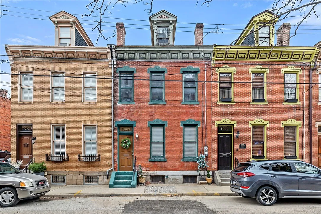 1009 Manhattan St photo 1