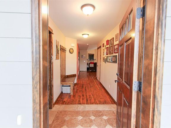 3rd image of 908 Yellowstone Ave