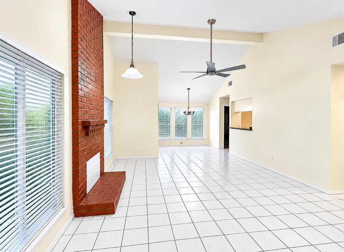 3 bed, 2.0 bath, 1350 sqft, $1,700 — Photo 4