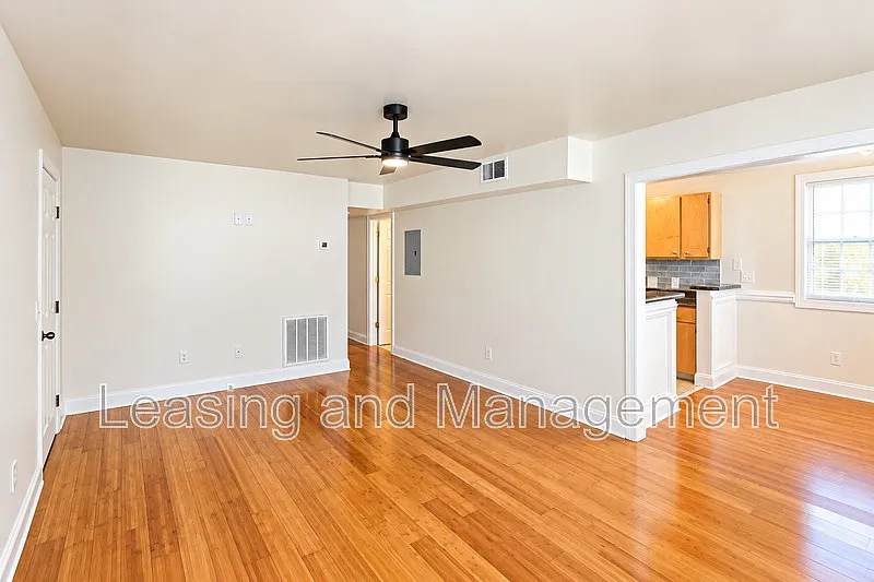 2 bed, 1.0 bath, 810 sqft, $2,200 — Photo 3